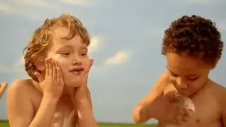 Beschermd de zon in met smeren