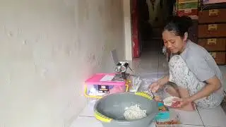 proses bikin cireng isi ayam pedes dan baso pedes.tenang yah gaes tanganya udah higenis yah gaes.🙏
