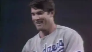 Steve Garvey gets thrown out at home plate on a controversial play (1977 World Series Game 1)