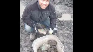 Ian Wilson explores the Korite Ammolite mine and explains ammolite, a rare and precious gemstone.