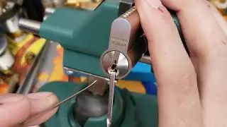 Zeiss IKON SK6 Vector Picked and Gutted (wrong guess about the internals)