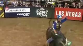 Kaique Pacheco j&aacute; come&ccedil;ou o ano mostrando que n&atilde;o vai dar mole. Duro no Boi #PBR #AmoRodeio 👊