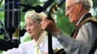 Wade and Julia Mainer Sing 
