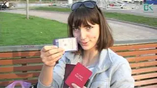 OKTV.BY | Соцопрос: &laquo;Что лежит у молодежи в сумках?&raquo;