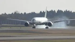 ✈風に煽られドスンと着陸 Alitalia B777 EI-DBK landing @Narita Airport rwy34R(成田空港/WX970M)
