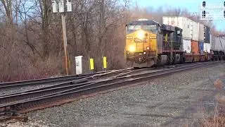 Happy New Year Trains! Bald Eagle Flies In Front Of Train! UP Train Meets CSX Train + More Trains!