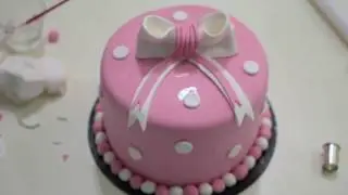 How To FIll & Decorate a Layer Cake