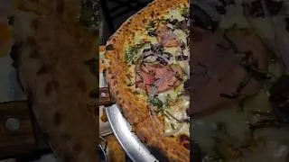 This Cheesesteak Food Truck Now Serves EPIC Pizza From a Garage. 🔥🍕🧀