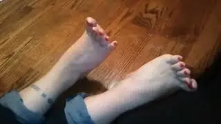 Smiley redhead babe from the UK exposing her soles while drinking beer at the pub