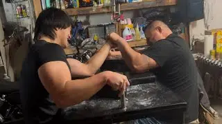 Arm wrestling bodybuilder vs Plumber 