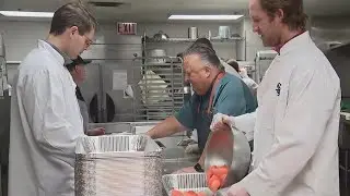 Chicago restaurant company making massive Thanksgiving meal for city's homeless population