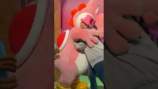 Meeting PINK YOSHI Universal Fan Fest! #universalstudioshollywood #universalstudios #yoshi #shorts