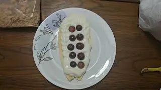 OMG!! MAPLE CRUNCH BANANA SPLIT WITH YOGURT BLISS AND GRAPE TASTY YUMMY !!