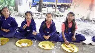 ऋणमुक्तेश्वर महादेव मंदिर चापड़ा पर आंवला नवमी पर विशाल कन्या भोजन का आयोजन kidz palace chapda 