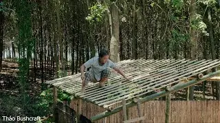 Living alone in the countryside, the girl makes a roof from bamboo - Episode 198