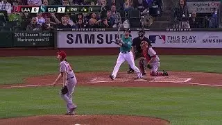 LAA@SEA: Saunders hits a two-run shot to deep right