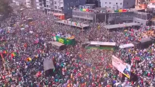 Vue aérienne: images historiques de la parade des Lions à Dakar