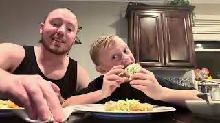 KAYDEN RIPS- BUFFALO CHICKEN 🐔  TACO 🌮 MOMS COOKING 🧑&zwj;🍳 REVIEW!!! 