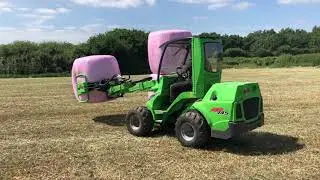 Avant 745 Loader with hydraulic Round Bale Grab