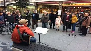 يعزفون ويغنون في شوارع سامسون. شوف تعامل الناس واهم . #trending#cinemals#ytshorts#viral#babydance