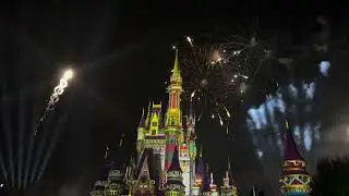 Minnie's Wonderful Christmastime Fireworks at Mickey's Very Merry Christmas Party