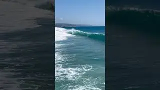 Huge SHOREBREAK wave comes crashing down #wave #shorebreak