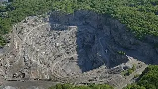 digging a quarry in minecraft for 2 hours