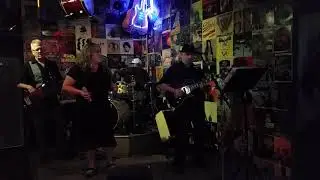Chain fools Rae Gordon