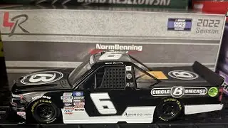 Обзор модели Norm Benning 2022 Circle B Diecast (Bristol Dirt) в масштабе 1:24.