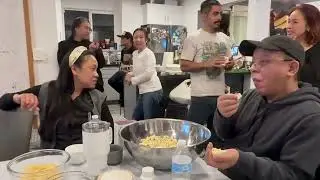 20251115 Amare Business Team Building в Кастро-Вэлли, некоторые участники любят попкорн