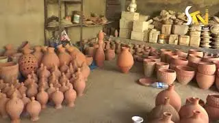الحرفي في صناعة الفخار عبد الله عبد العال بالمكنين