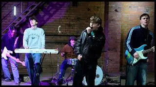 Bei Hugo - Polly ruf mich an (Official Performance Video)