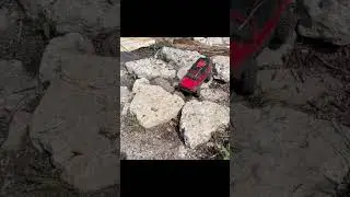Ford bronco sending through rocks 🪨 #fordbronco #trx4m #rockcrawler #scale4x4 #bronco #canada #rc