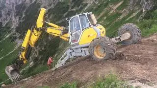 Der Oststartplatz am Tegelberg / Schreitbagger Menzi Muck