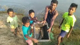 The best net fishing in my village four children this river side and fish one kg fish fishing video