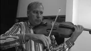 Marc Tooten performs 