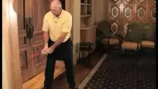 Tom Lehman demonstrates the G 4 sing trainer