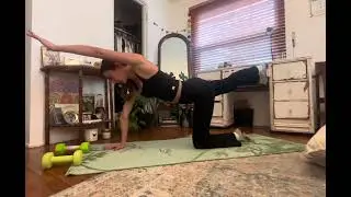 Quick strength yoga session 🧘🏼&zwj;♀️🧘🏻🧘🏽&zwj;♂️