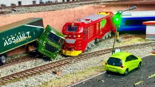 Kereta api CC300 SS new Generation ngebut menabrak Truk Trailer yg terpalang direl perlintasan#train