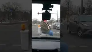 gość na kiblu driftuje pod sygnalizatorem #dlaciebie #kibel #polska #memes