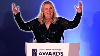Emma Hayes accepts award from Football Writers' Association