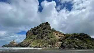 Lions Rock, Piha Beach