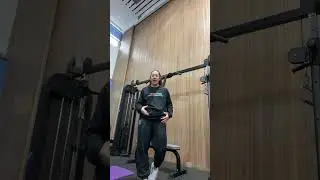 Single leg hip thrust with half kneeling, pull down