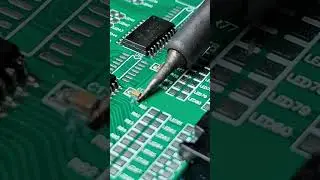 surface mount soldering #electroniccomponents #shorts #electronic #repair #soldering