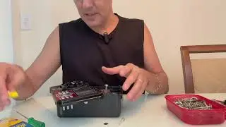 O botão do volume do seu rádio quebrou? Saiba como resolver com quem não enxerga