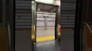 R68 Q Train #2885 Door Chime #shorts