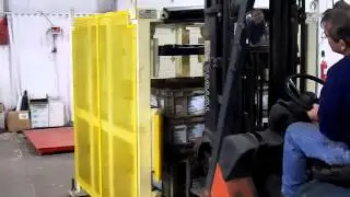 Delidder Putting Container Lid On