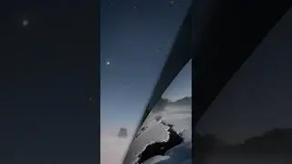 月明りの雪景色と星
