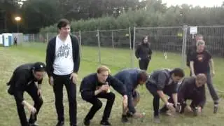 Kraftklub spielen Flunkyball beim Serengeti 2012