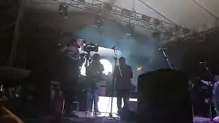 Henry Vinicio presentando a la Banda K-leña en Picaihua 2026